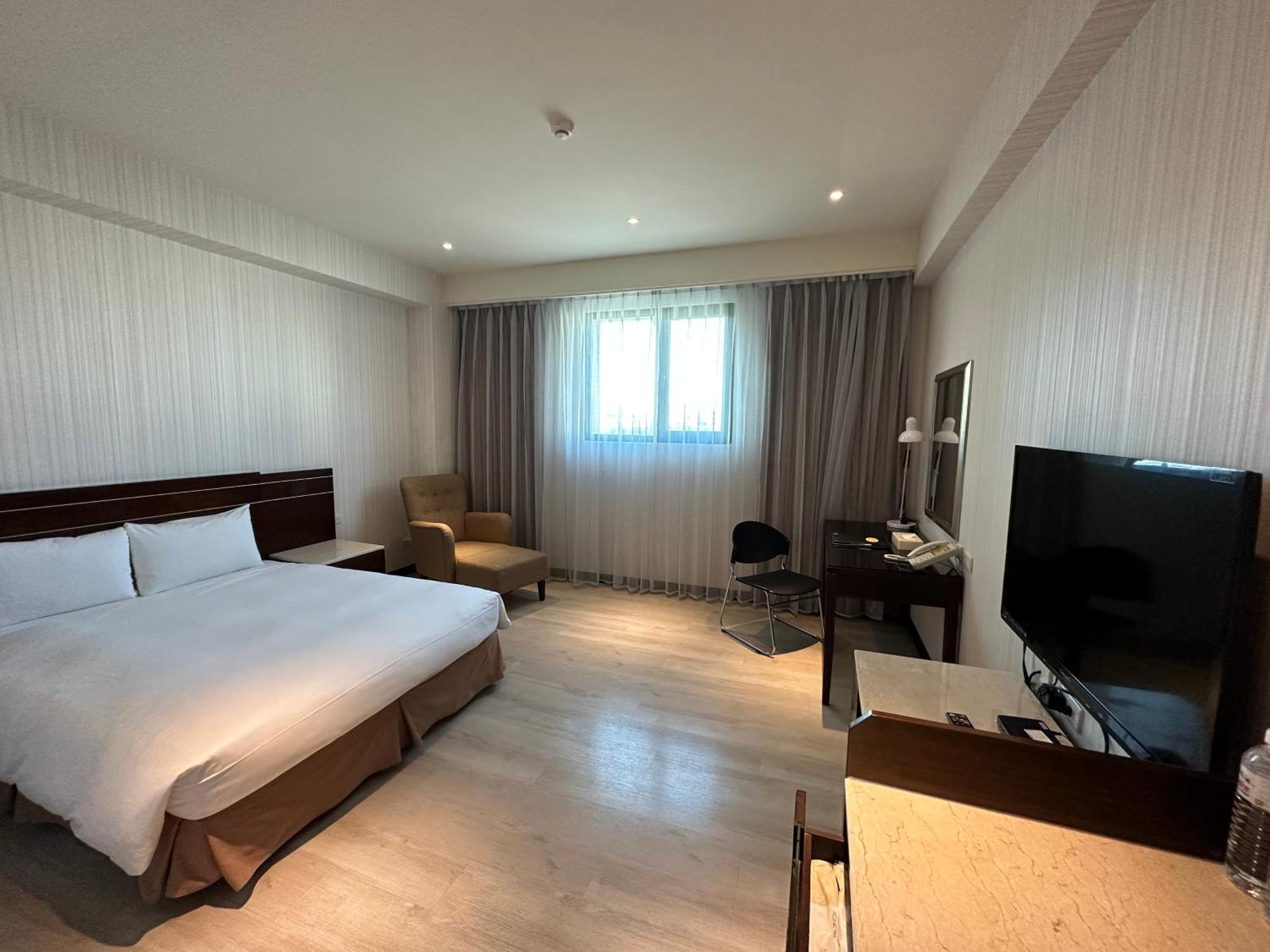 Young Soarlan Hotel - Tajnan Kültér fotó