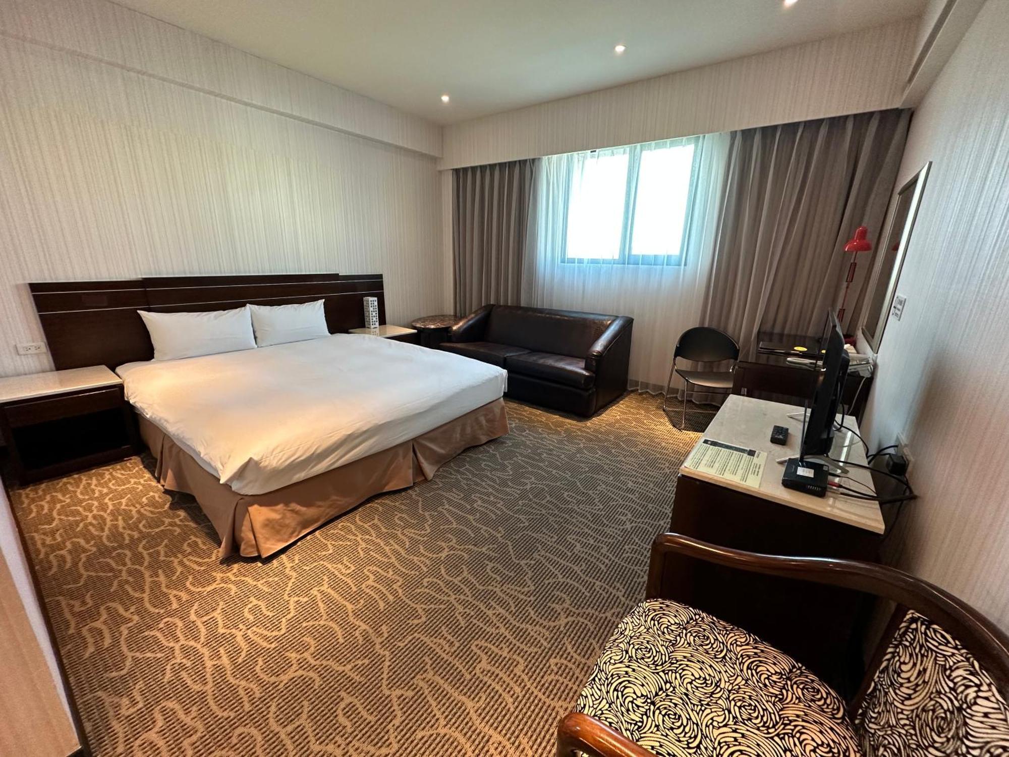 Young Soarlan Hotel - Tajnan Kültér fotó