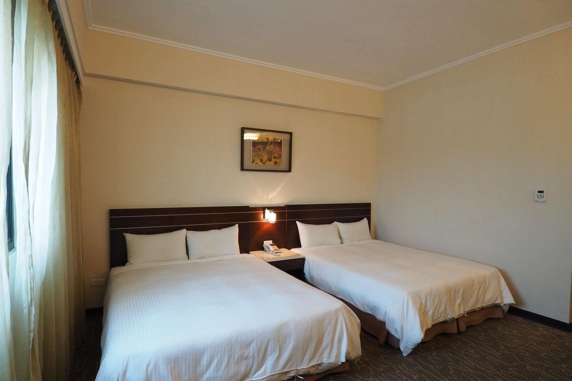 Young Soarlan Hotel - Tajnan Kültér fotó