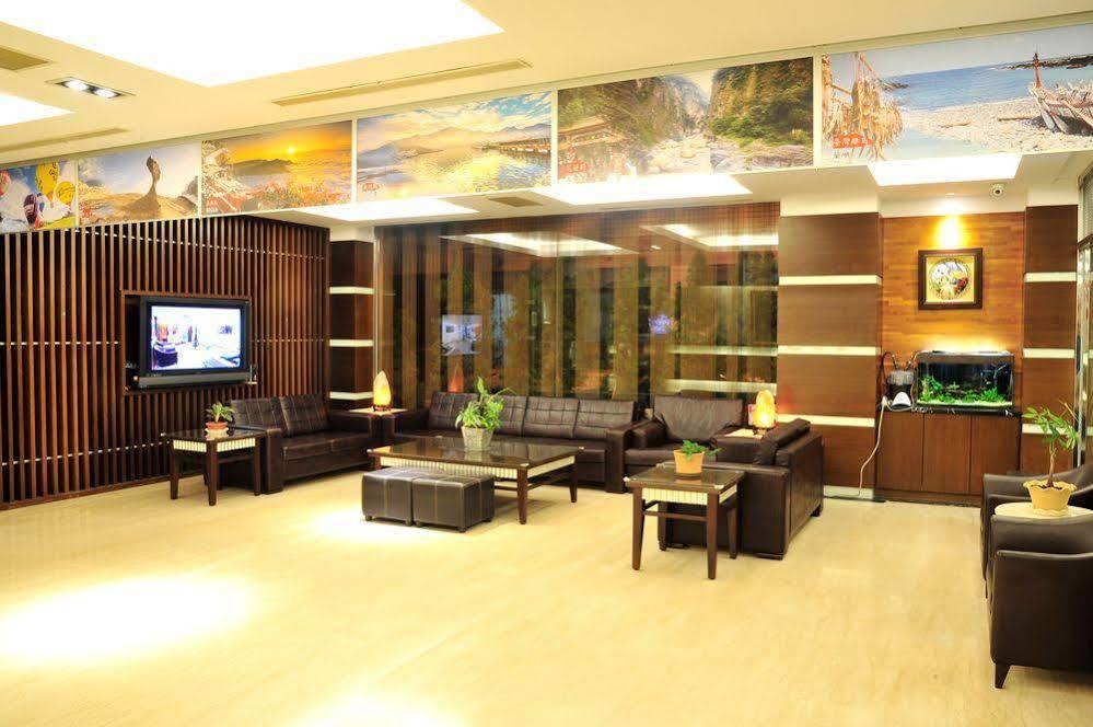 Young Soarlan Hotel - Tajnan Kültér fotó
